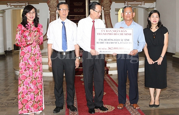 tp ho chi minh phat dong quyen gop ung ho dong bao bi thien tai