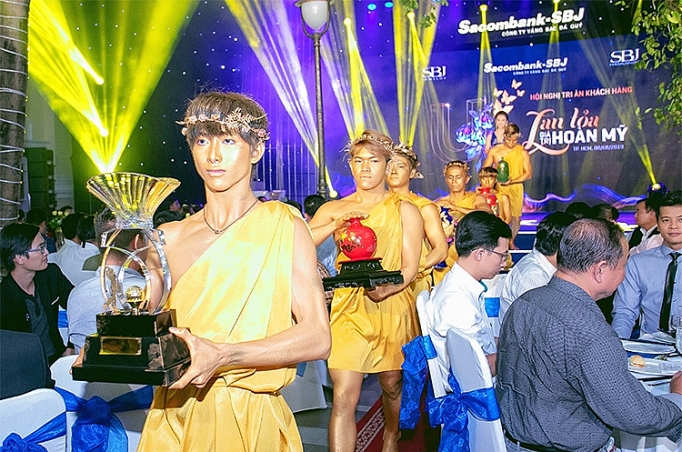 Sacombank - SBJ ra mắt bộ sưu tập "Lan tỏa giá trị hoàn mỹ" sacombank sbj ra mat bo suu tap lan toa gia tri hoan my