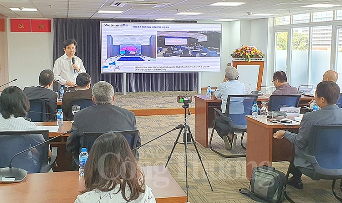 viet nam diem den cho doi moi sang tao