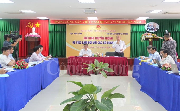 truyen thong cau noi dua chinh sach viec lam den voi nguoi lao dong