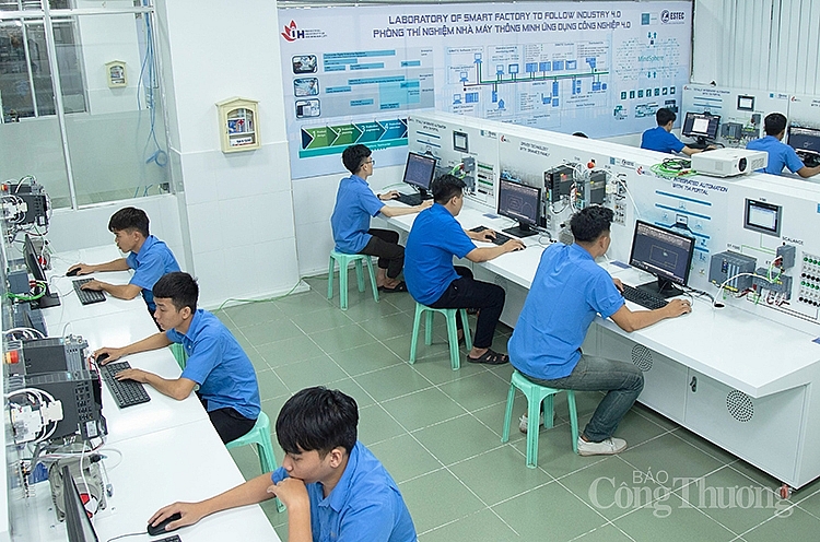 Nhà máy thông minh 4.0 trong trường đại học: Cung ứng nguồn nhân lực công nghiệp 4.0 cho Việt Nam