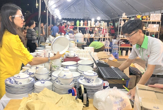 Bình Dương đưa hàng Việt về khu, cụm công nghiệp binh duong dua hang viet ve khu cum cong nghiep phuc vu cong nhan