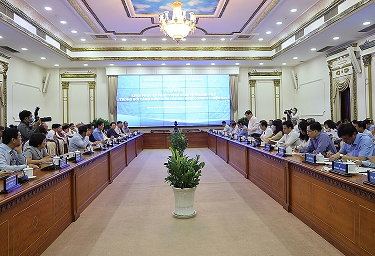Các chuyên gia, doanh nghiệp bàn giải pháp khôi phục và phát triển kinh tế TP. Hồ Chí Minh hậu Covid-19
