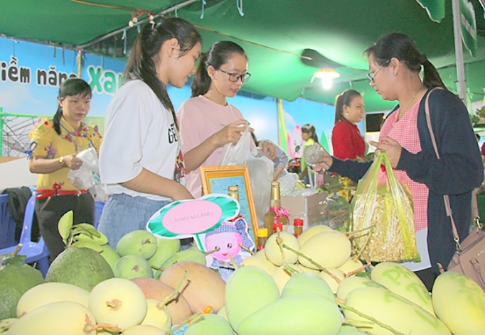 dong thap day manh quang ba hang nong san tai tp ho chi minh