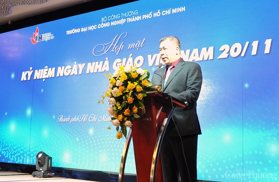 Ngày Nhà giáo Việt Nam: Tập thể, cá nhân Đại học Công nghiệp TP. Hồ Chí Minh được khen thưởng