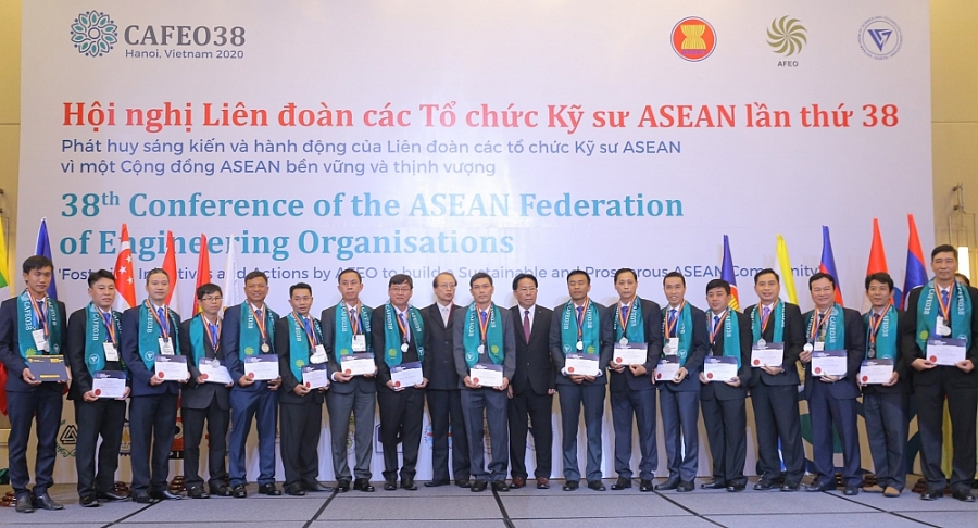 Thêm 44 kỹ sư EVNHCMC được nhận Chứng chỉ kỹ sư chuyên nghiệp ASEAN Thêm 44 kỹ sư EVNHCMC được nhận Chứng chỉ kỹ sư chuyên nghiệp ASEAN
