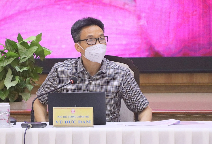 Đồng Tháp cần tăng tốc tiêm chủng vắc xin, duy trì hoạt động sản xuất kinh doanh