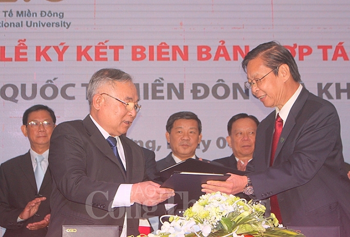 ĐH Quốc gia TP. Hồ Chí Minh hợp tác với Bình Dương triển khai đề án thành phố thông minh dh quoc gia tp ho chi minh hop tac voi binh duong trien khai de an thanh pho thong minh