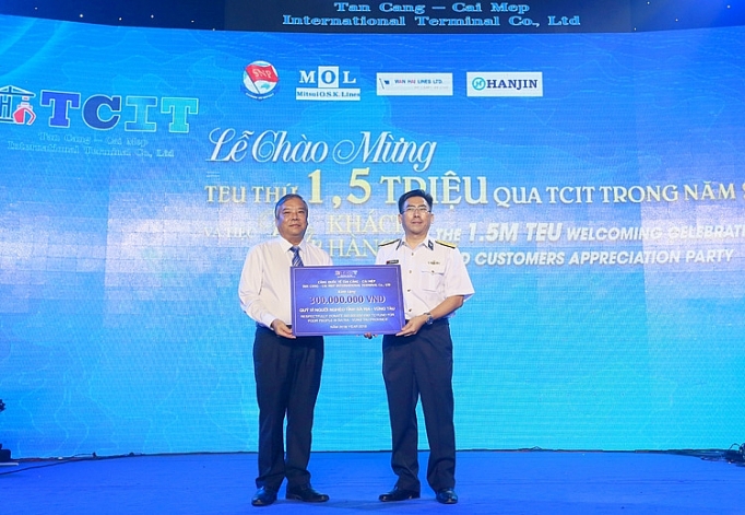 cang container quoc te tan cang cai mep don teu thu 15 trieu