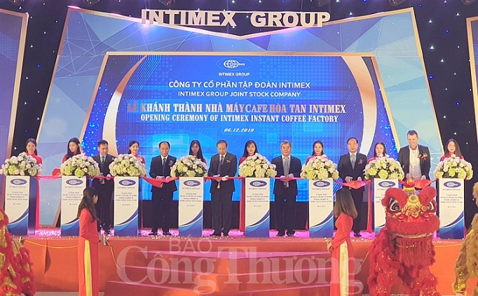 Đưa vào hoạt động nhà máy cà phê hòa tan hiện đại nhất thế giới dua vao hoat dong nha may ca phe hoa tan hien dai nhat the gioi