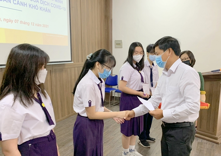 EVNHCMC: Tiếp tục bảo trợ học sinh có hoàn cảnh đặc biệt vì dịch Covid