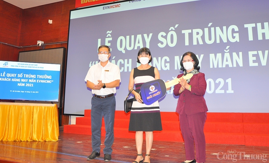 EVNHCMC: Trao nhiều giải thưởng có giá trị cho khách hàng cài app EVNHCMC CSKH