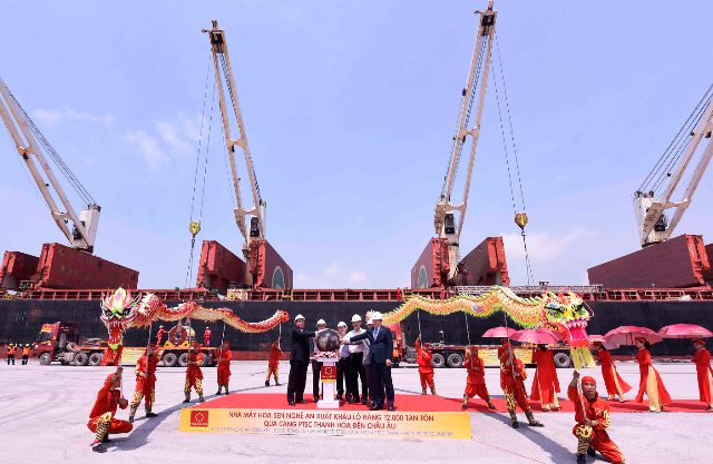 Hoa Sen xuất khẩu lô hàng 12.000 tấn tôn thành phẩm đến châu Âu