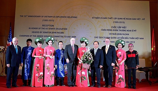 Tuyên bố của Phái đoàn Ngoại giao Hoa Kỳ về việc Thượng nghị sĩ John McCain qua đời tuyen bo cua phai doan ngoai giao hoa ky ve viec thuong nghi si john mccain qua doi