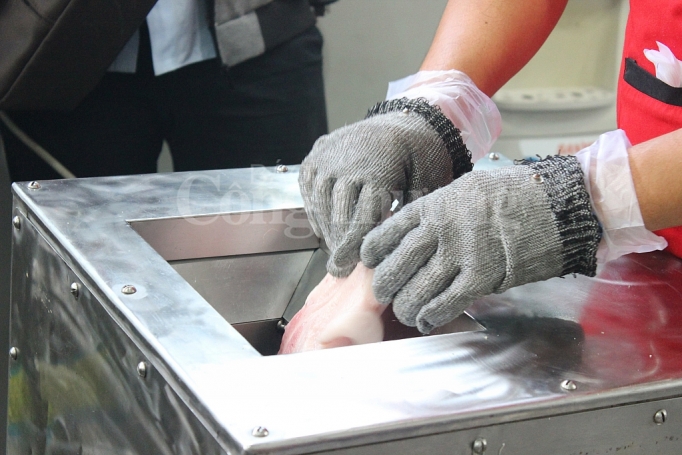 can canh goi banh chung bang may tai sai gon