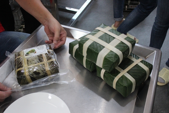 can canh goi banh chung bang may tai sai gon