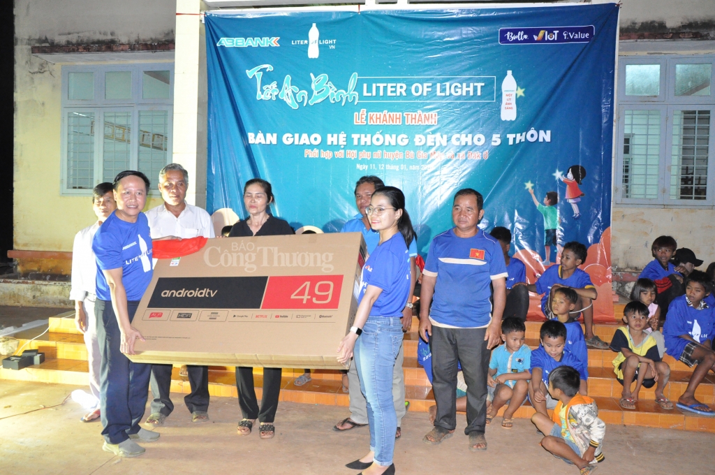 mang tet an binh den que ngheo binh phuoc