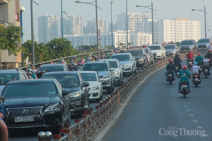 tpho chi minh nguoi xe day dac trong nhung ngay giap tet