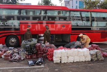 Đắk Lắk: Phát hiện lô hàng thời trang nữ không rõ nguồn gốc