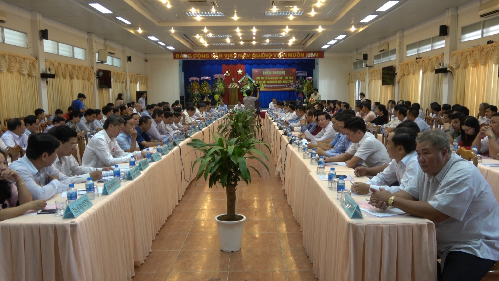 lanh dao ca mau ho tro va dong hanh cung doanh nghiep phat trien