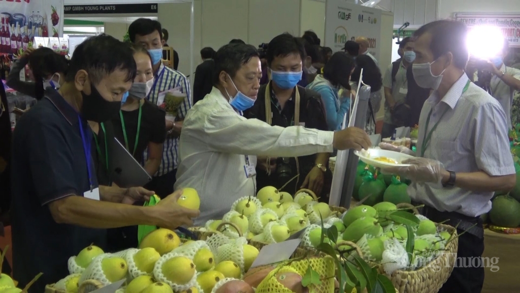 tai co cau da dang hoa thi truong nong san