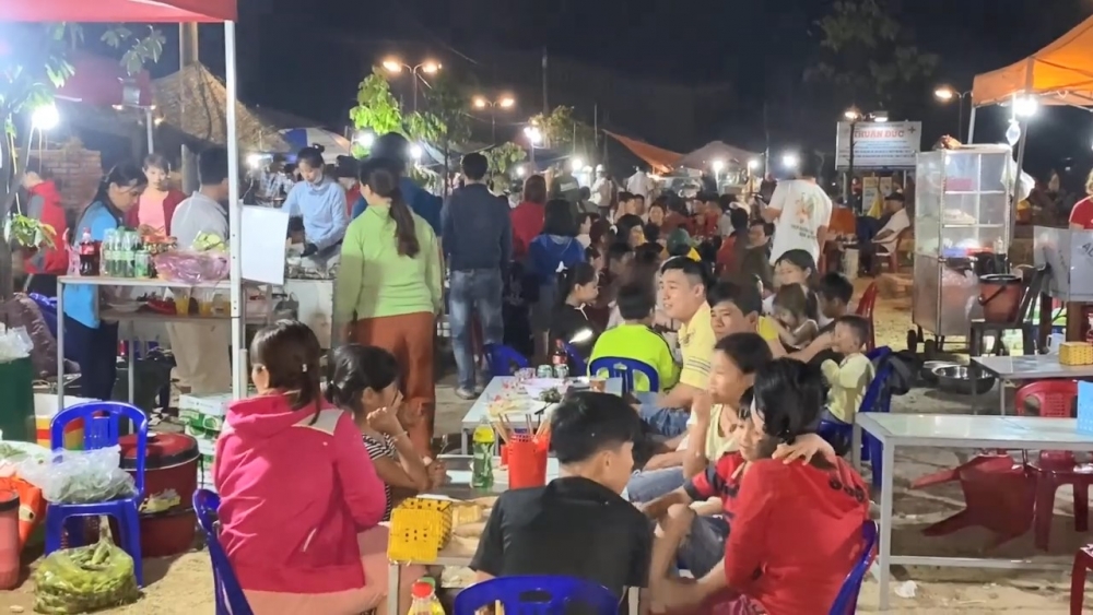 Thừa Thiên Huế: Sôi nổi chợ đêm bên Phá Tam Giang - Cầu Hai