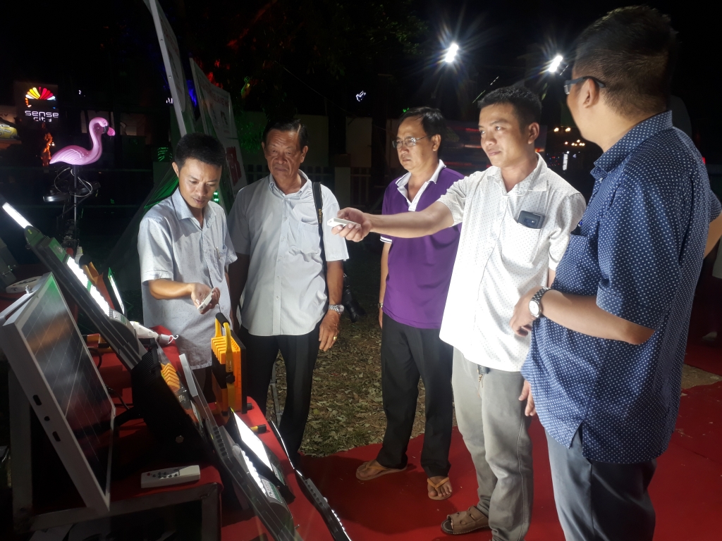 Hơn 60 gian hàng tham gia phiên chợ khởi nghiệp lần II năm 2019 tại Bến Tre hon 60 gian hang tham gia phien cho khoi nghiep lan ii nam 2019 tai ben tre