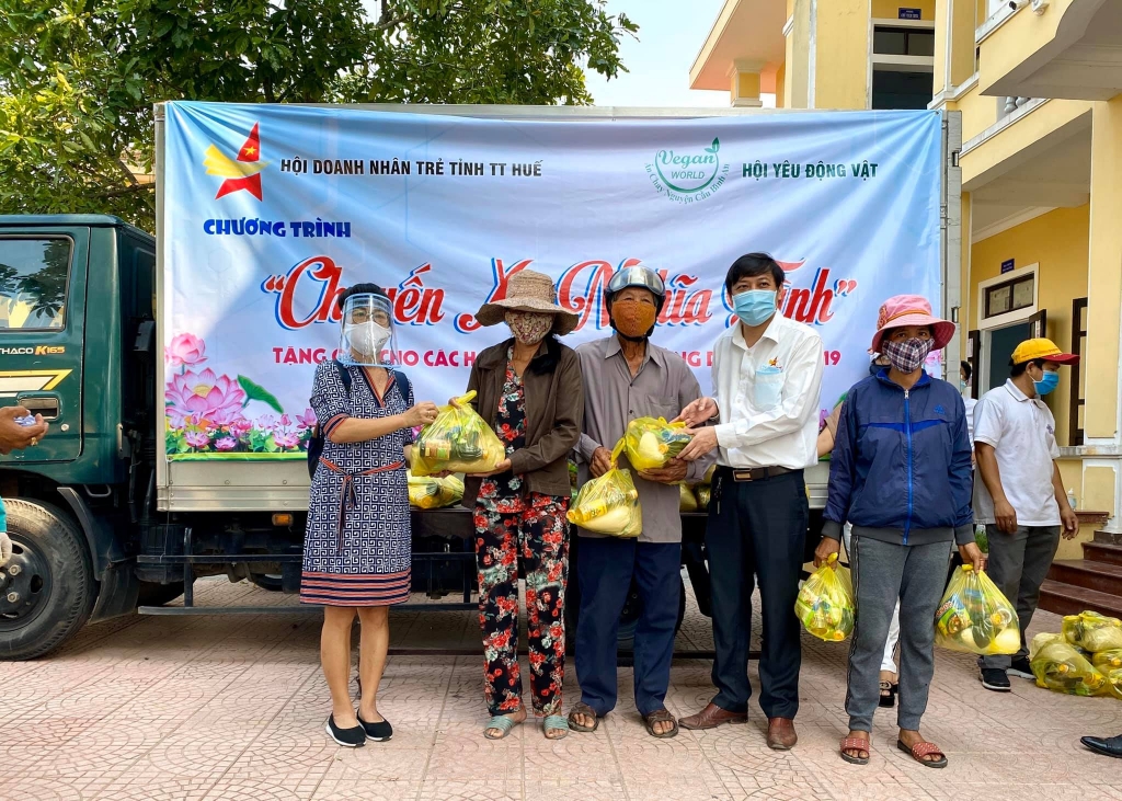 thua thien hue chuyen xe nghia tinh tiep tuc den voi ba con ngheo