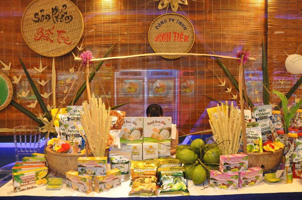 hon 30 gian hang trung bay dac san ben tre xam nhap vao ho chi minh