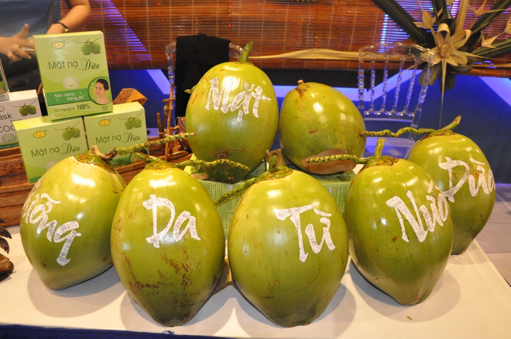 hon 30 gian hang trung bay dac san ben tre xam nhap vao ho chi minh