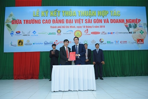 Nhà trường “bắt tay” với doanh nghiệp tạo việc làm cho sinh viên nha truong ba t tay voi doanh nghie p tao viec lam cho sinh vien