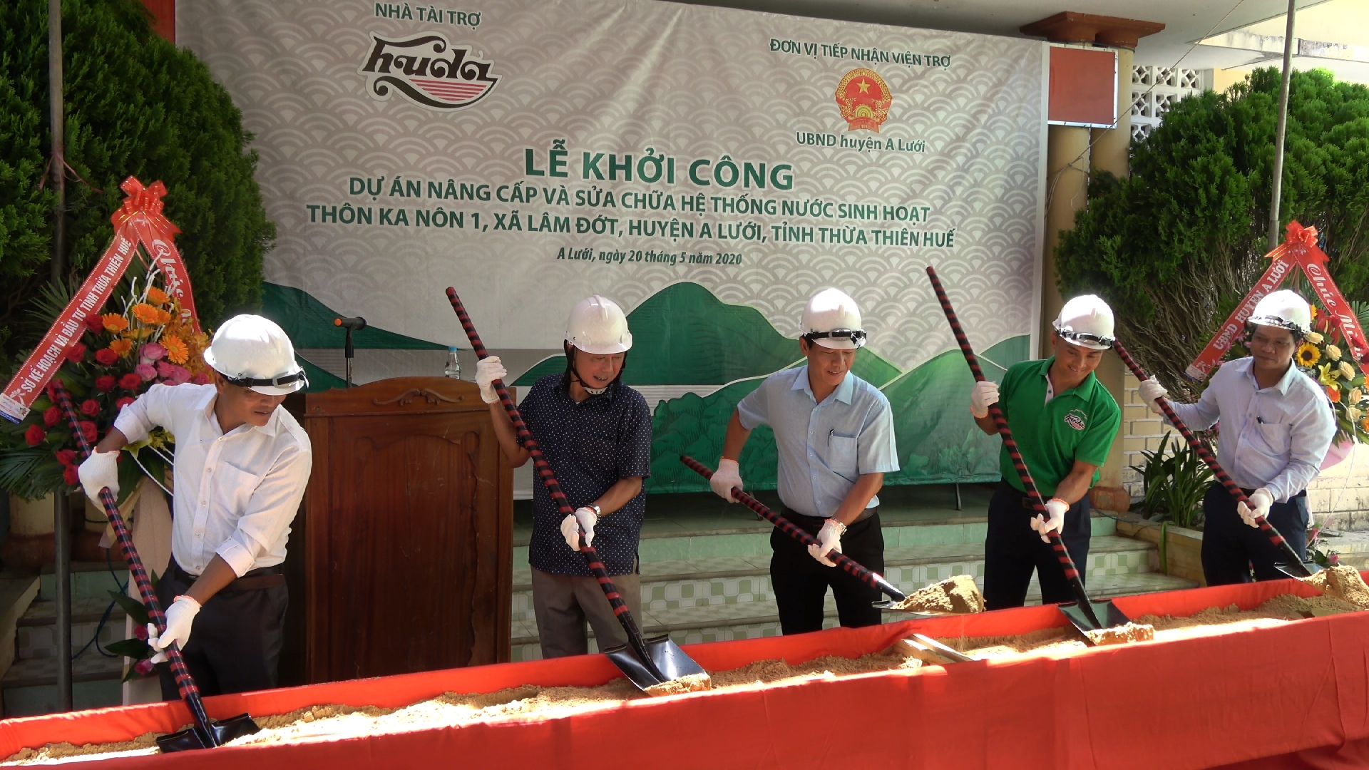 Thừa Thiên Huế: Mang nước sạch về với người dân miền núi A Lưới thua thien hue mang nuoc sach ve voi nguoi dan mien nui a luoi