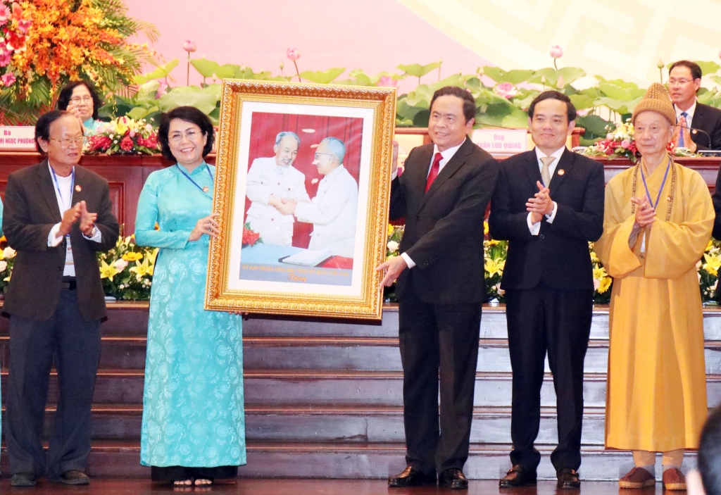 Sát cánh đưa TP. Hồ Chí Minh trở thành trung tâm lớn về kinh tế của khu vực Đông Nam Á tp ho chi minh tro thanh trung tam lon ve kinh te cua khu vuc dong nam a