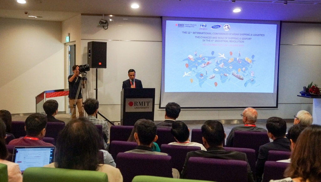 phat huy vai tro cua van tai bien va logistics thoi 40