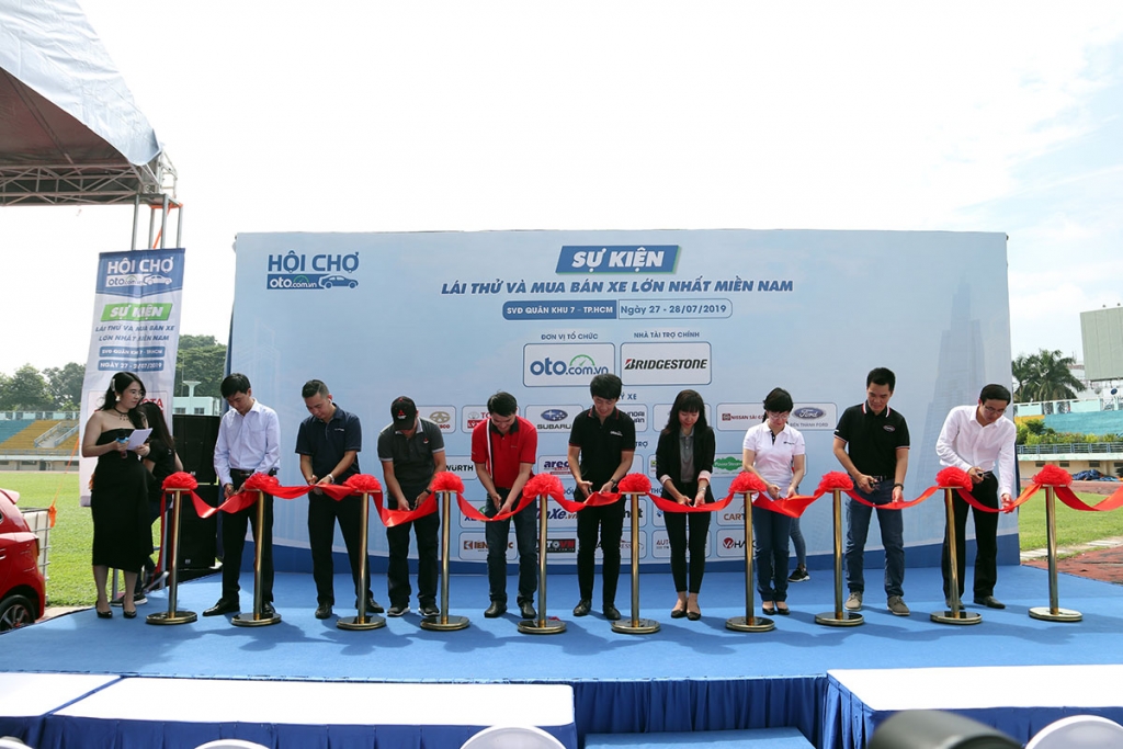 hoi cho otocomvn tai tpho chi minh cai tien de thu hut khach hang