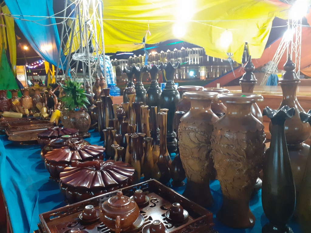 Hơn 240 gian hàng tham gia hội chợ thương mại khu vực Đồng bằng sông Cửu Long hon 240 gian hang tham gia hoi cho thuong mai khu vuc dong bang song cuu long