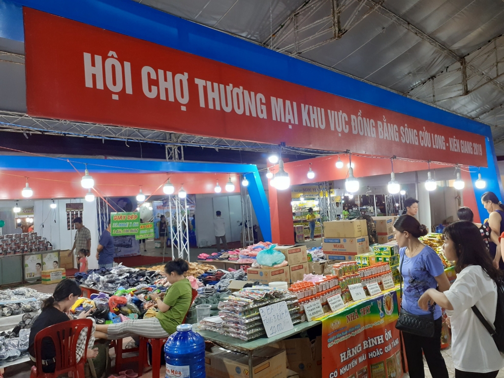 Hơn 240 gian hàng tham gia hội chợ thương mại khu vực Đồng bằng sông Cửu Long hon 240 gian hang tham gia hoi cho thuong mai khu vuc dong bang song cuu long