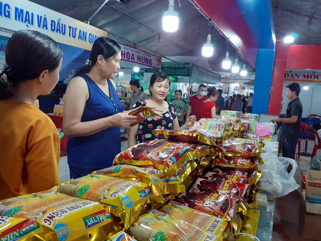 Hơn 240 gian hàng tham gia hội chợ thương mại khu vực Đồng bằng sông Cửu Long hon 240 gian hang tham gia hoi cho thuong mai khu vuc dong bang song cuu long