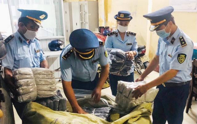 Thừa Thiên Huế: Tăng cường chống buôn lậu, hàng giả và gian lận thương mại Thừa Thiên Huế: Tăng cường chống buôn lậu, hàng giả và gian lận thương mại