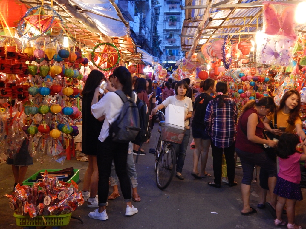 ngam pho long den lung linh giua long sai gon