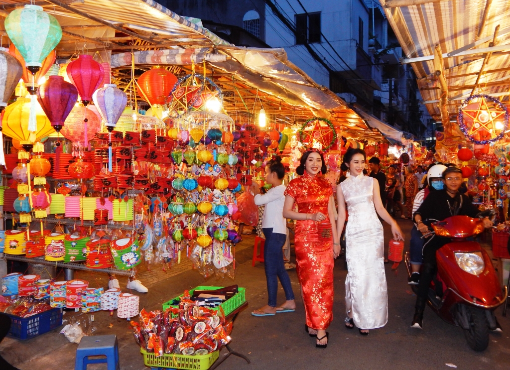 ngam pho long den lung linh giua long sai gon