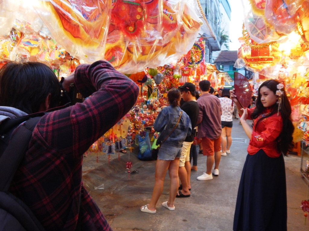 ngam pho long den lung linh giua long sai gon