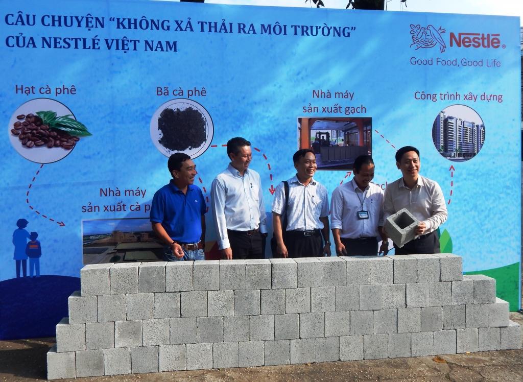 nestle ho tro xay dung cong trinh truong hoc bang gach san xuat ca phe