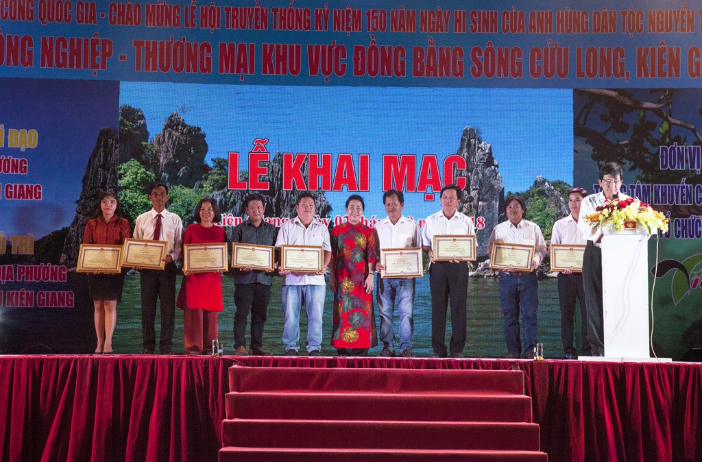 Khai mạc Hội chợ Công nghiệp- Thương mại Đồng bằng sông Cửu Long khai mac hoi cho cong nghiep thuong mai dong bang song cuu long