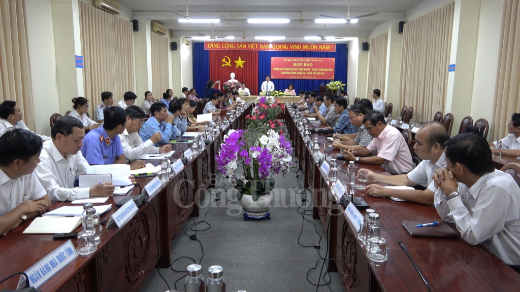 long an phan dau vuot chi tieu tang truong kinh te trong 3 thang cuoi nam