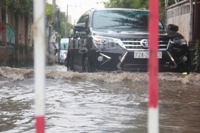 nhieu tuyen duong o tp ho chi minh ngap nang do trieu cuong