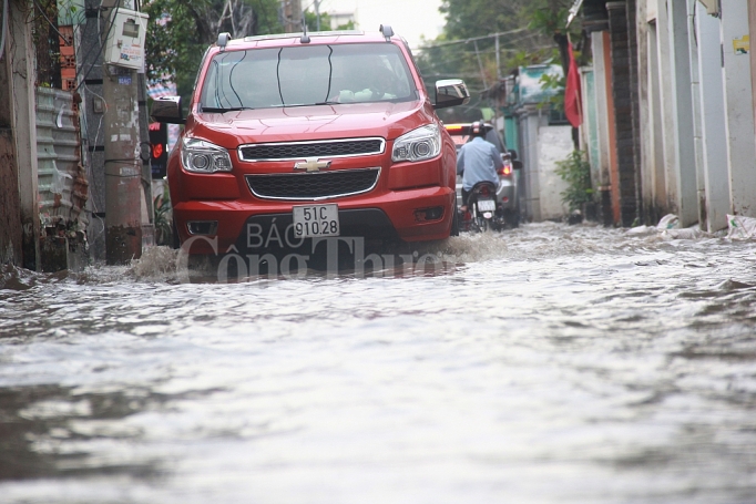 nhieu tuyen duong o tp ho chi minh ngap nang do trieu cuong