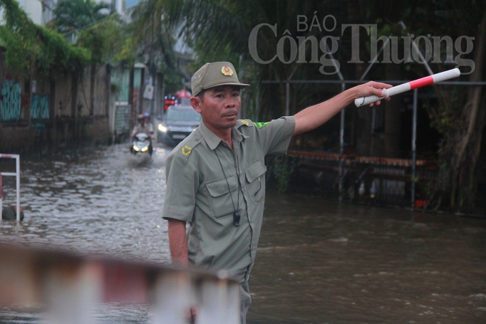 nhieu tuyen duong o tp ho chi minh ngap nang do trieu cuong