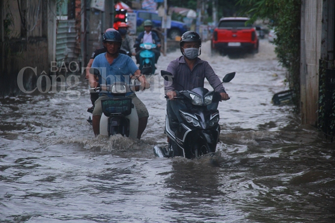 nhieu tuyen duong o tp ho chi minh ngap nang do trieu cuong