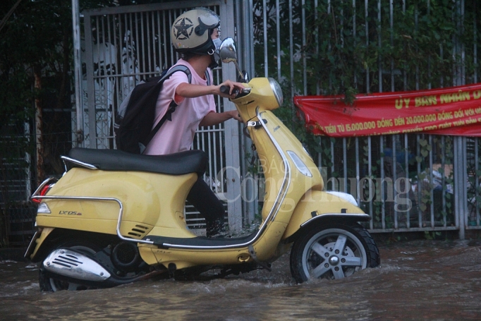 nhieu tuyen duong o tp ho chi minh ngap nang do trieu cuong